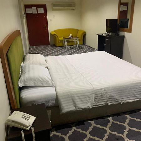 Al Aziziyah Hotel And Suites คามิสมูชาอิท ภายนอก รูปภาพ