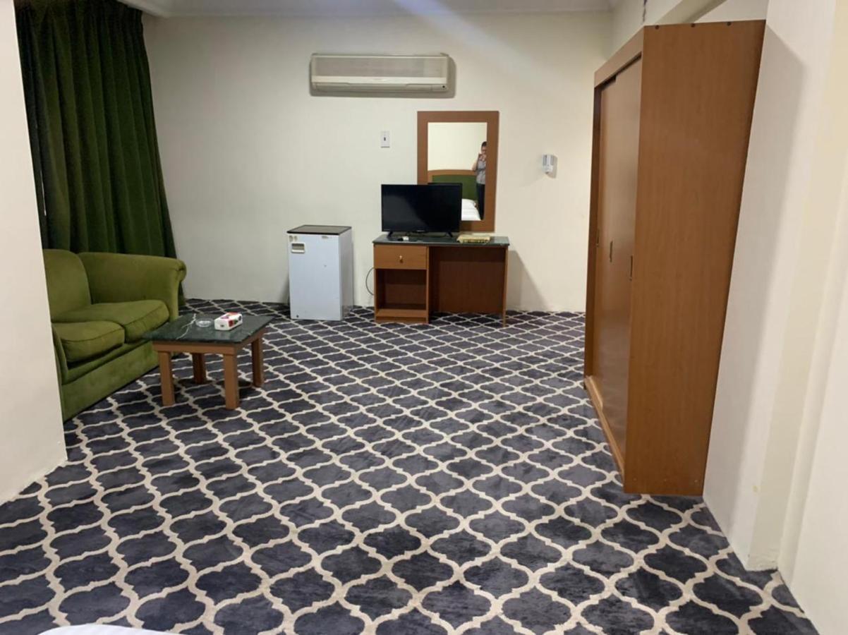 Al Aziziyah Hotel And Suites คามิสมูชาอิท ภายนอก รูปภาพ