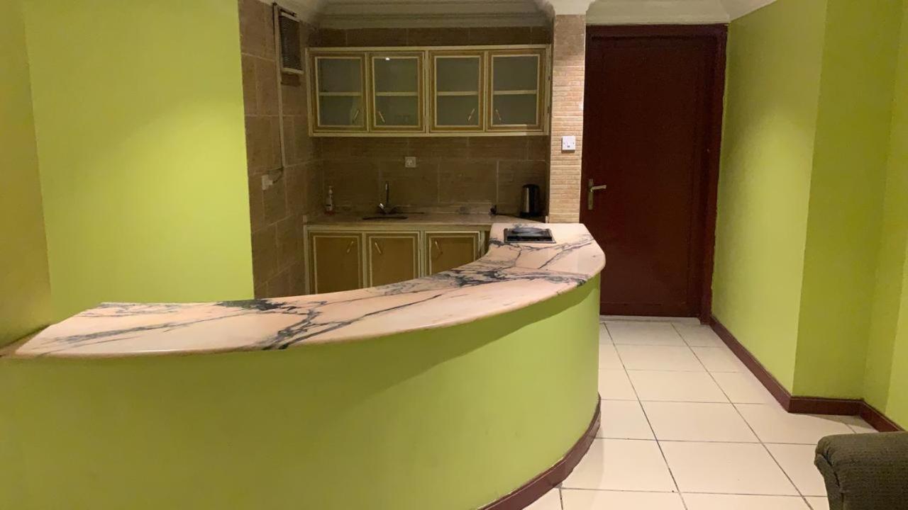 Al Aziziyah Hotel And Suites คามิสมูชาอิท ภายนอก รูปภาพ