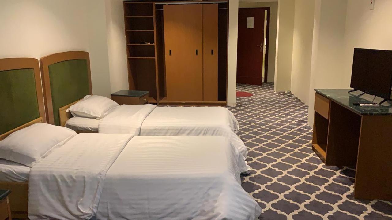 Al Aziziyah Hotel And Suites คามิสมูชาอิท ภายนอก รูปภาพ
