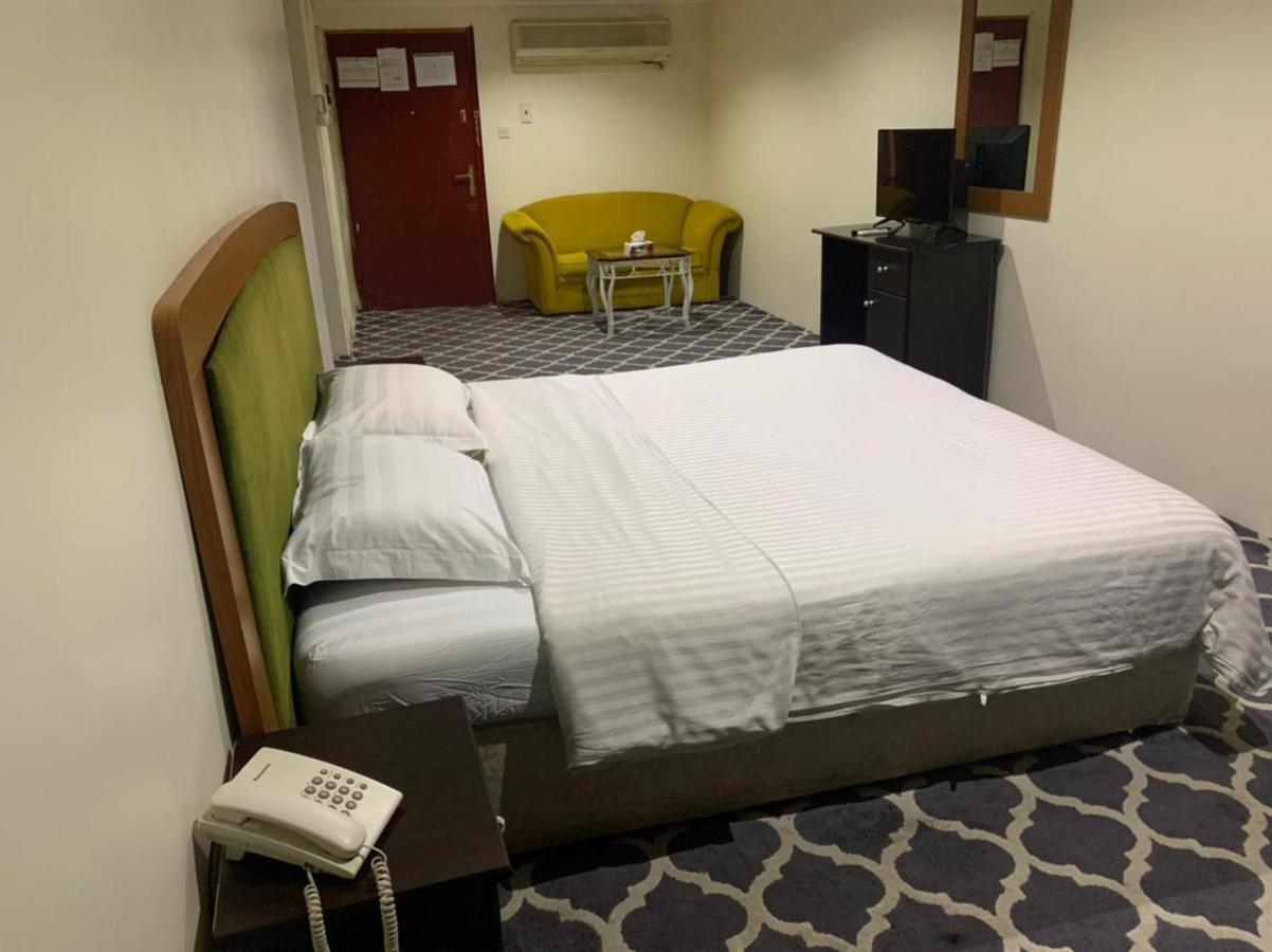 Al Aziziyah Hotel And Suites คามิสมูชาอิท ภายนอก รูปภาพ
