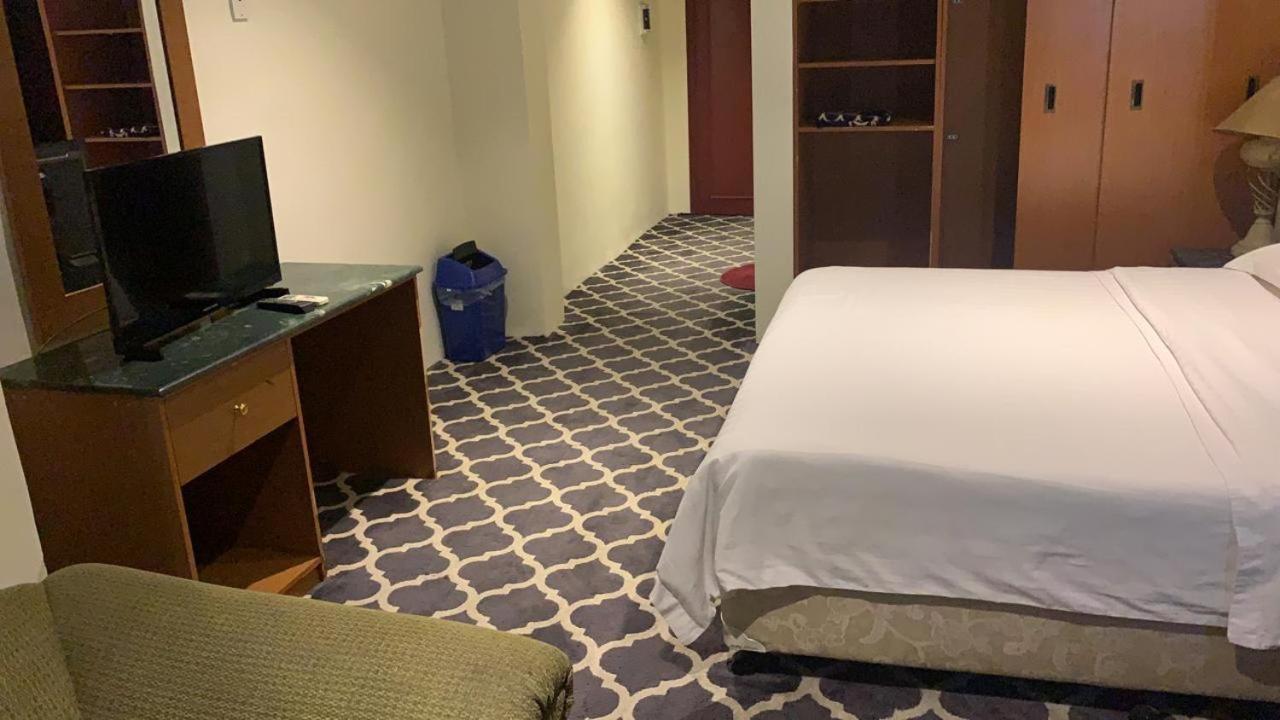 Al Aziziyah Hotel And Suites คามิสมูชาอิท ภายนอก รูปภาพ