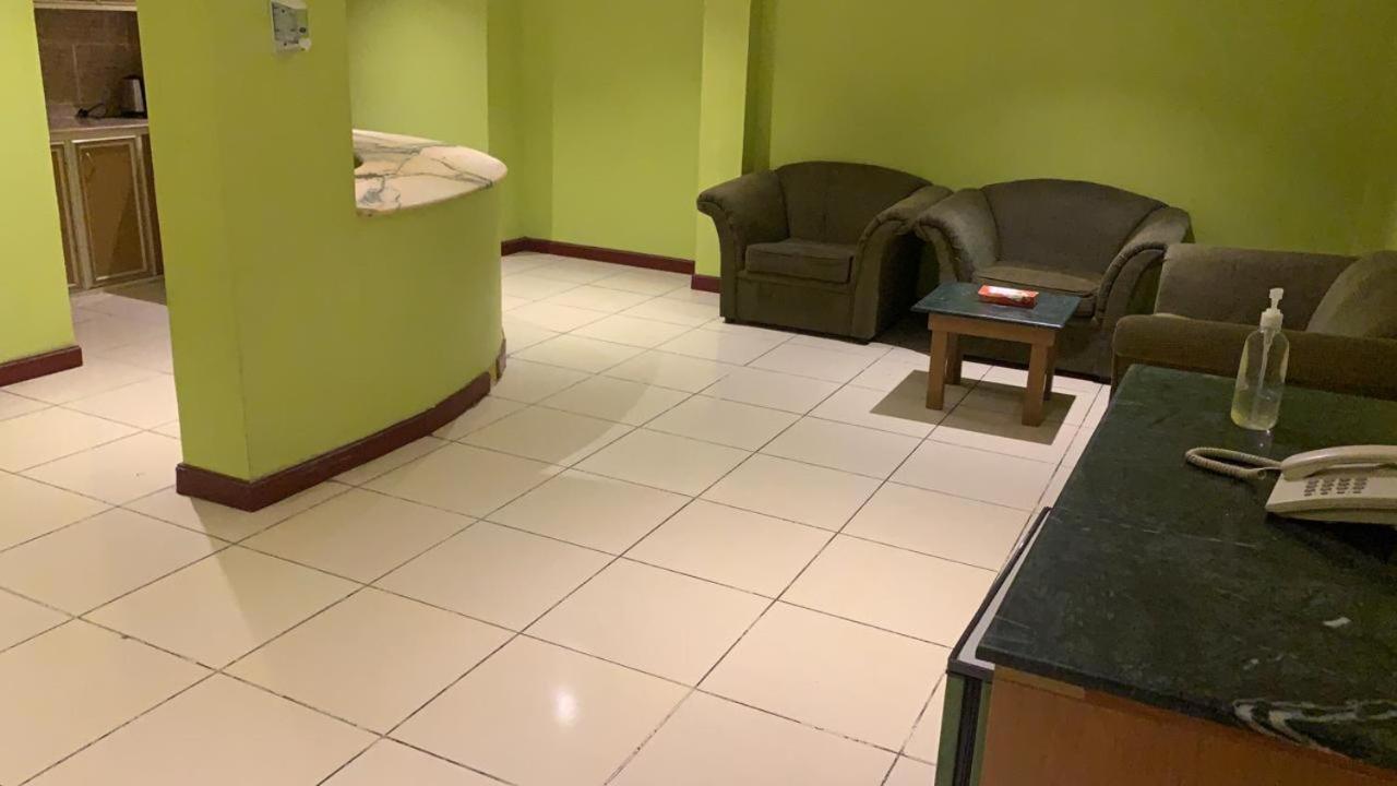 Al Aziziyah Hotel And Suites คามิสมูชาอิท ภายนอก รูปภาพ