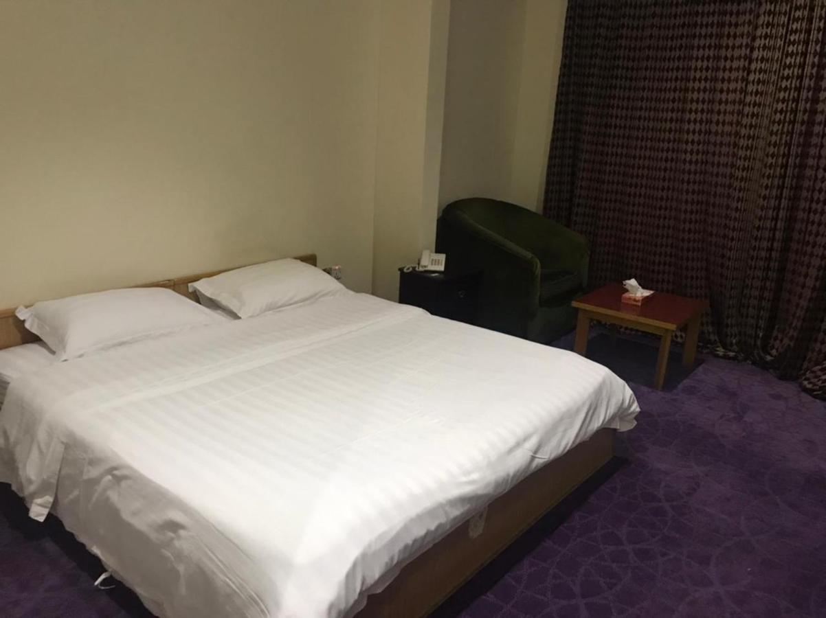 Al Aziziyah Hotel And Suites คามิสมูชาอิท ภายนอก รูปภาพ