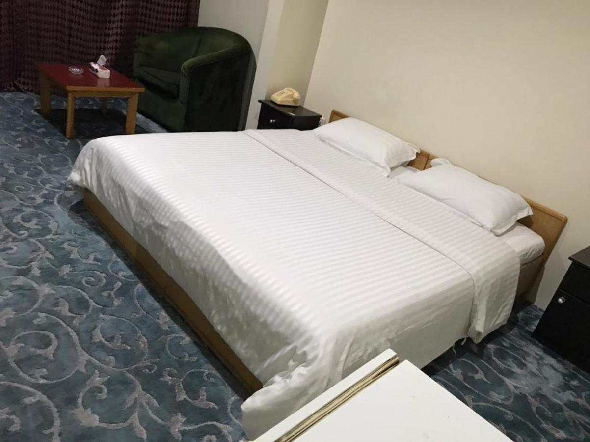 Al Aziziyah Hotel And Suites คามิสมูชาอิท ภายนอก รูปภาพ