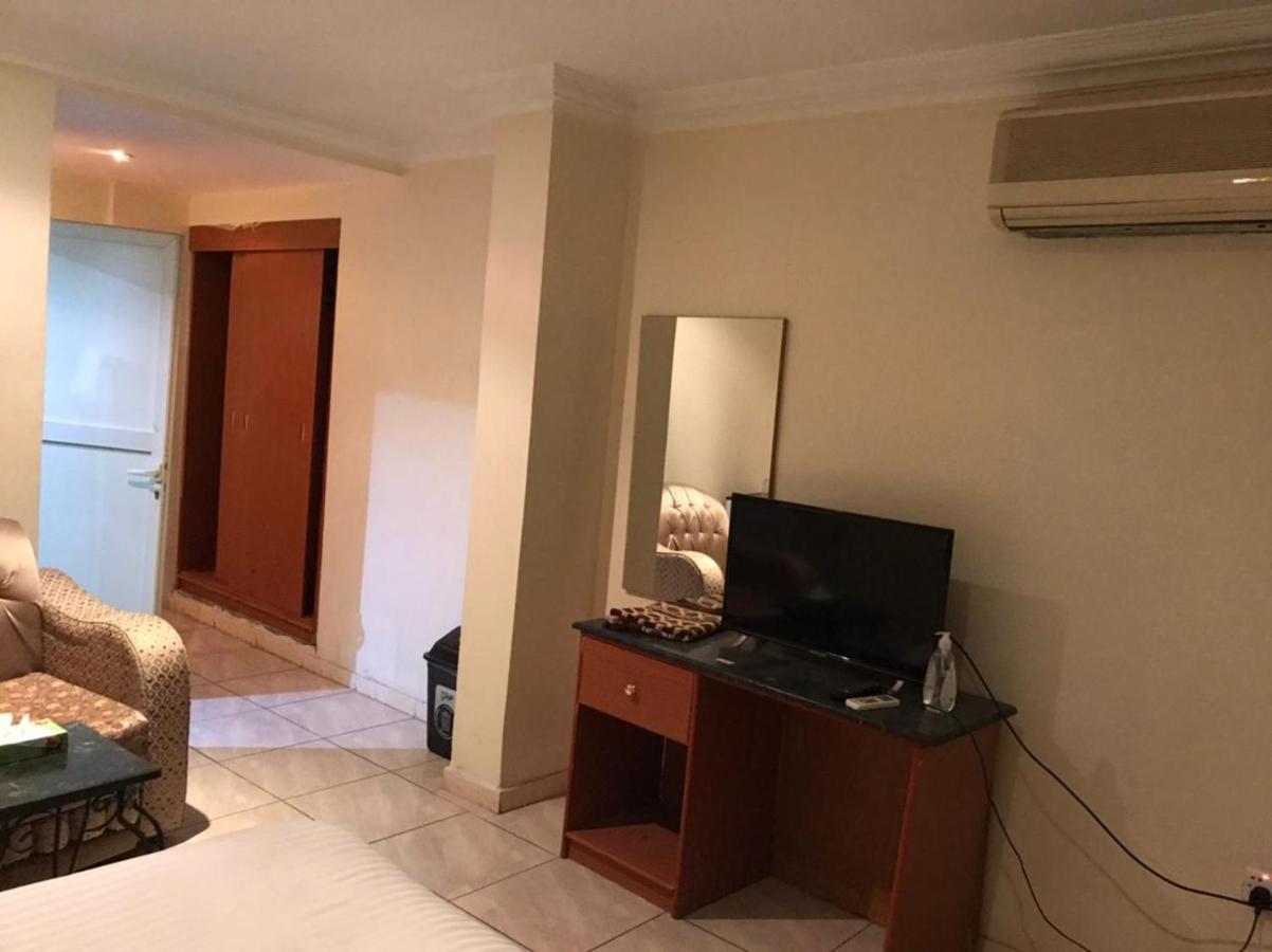 Al Aziziyah Hotel And Suites คามิสมูชาอิท ภายนอก รูปภาพ