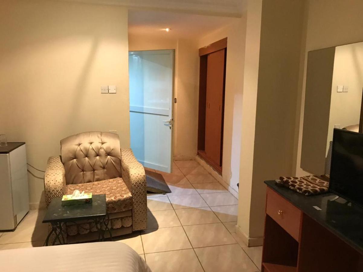 Al Aziziyah Hotel And Suites คามิสมูชาอิท ภายนอก รูปภาพ