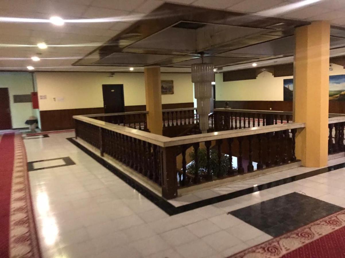 Al Aziziyah Hotel And Suites คามิสมูชาอิท ภายนอก รูปภาพ