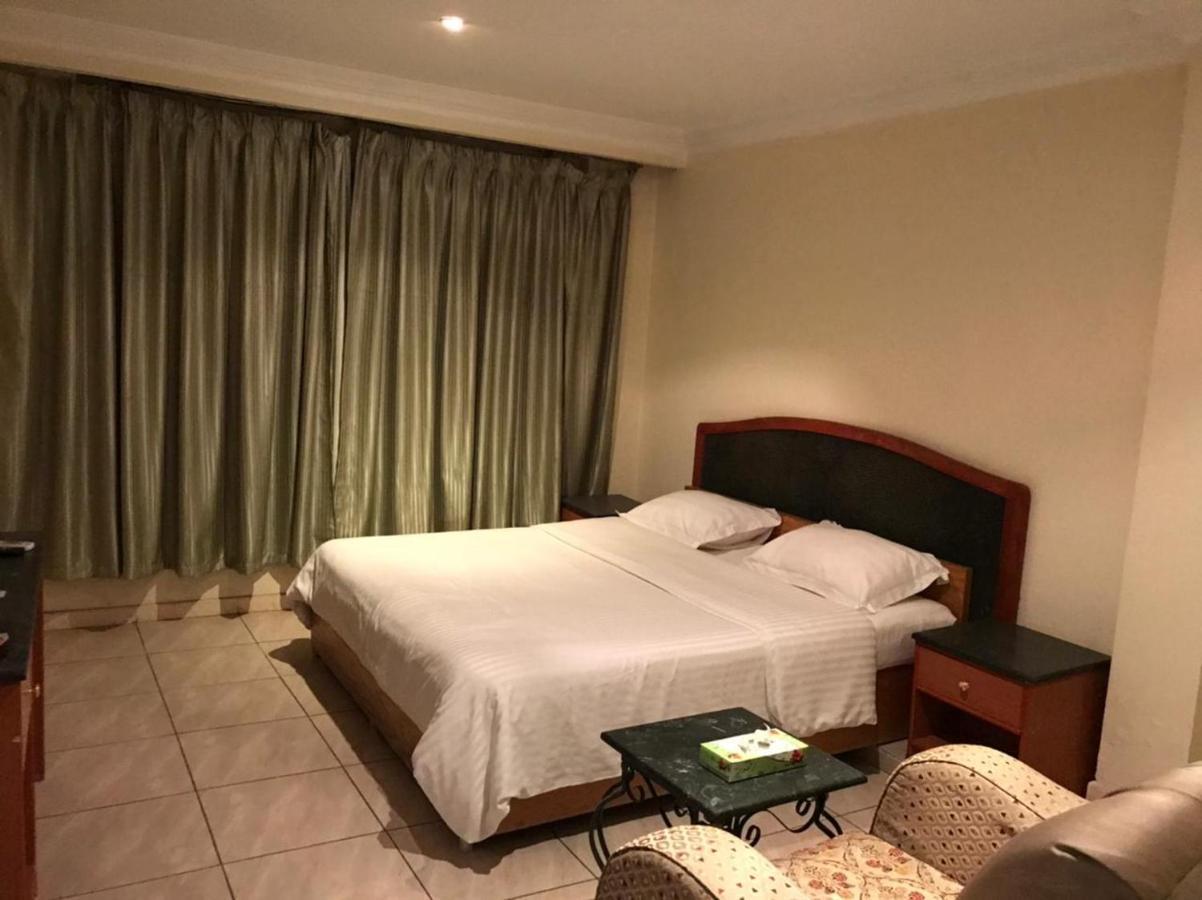 Al Aziziyah Hotel And Suites คามิสมูชาอิท ภายนอก รูปภาพ