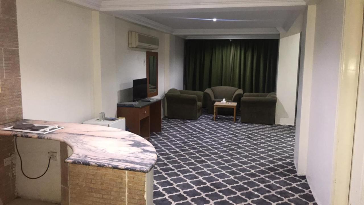 Al Aziziyah Hotel And Suites คามิสมูชาอิท ภายนอก รูปภาพ