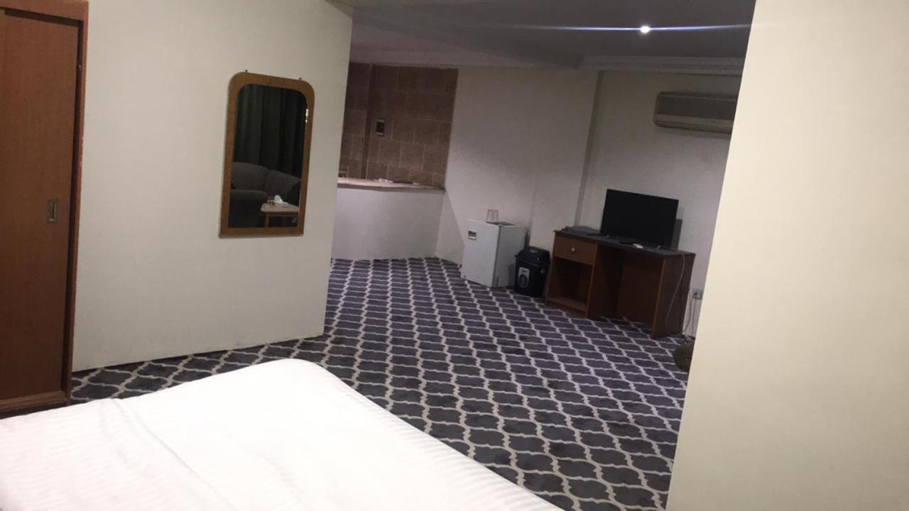Al Aziziyah Hotel And Suites คามิสมูชาอิท ภายนอก รูปภาพ