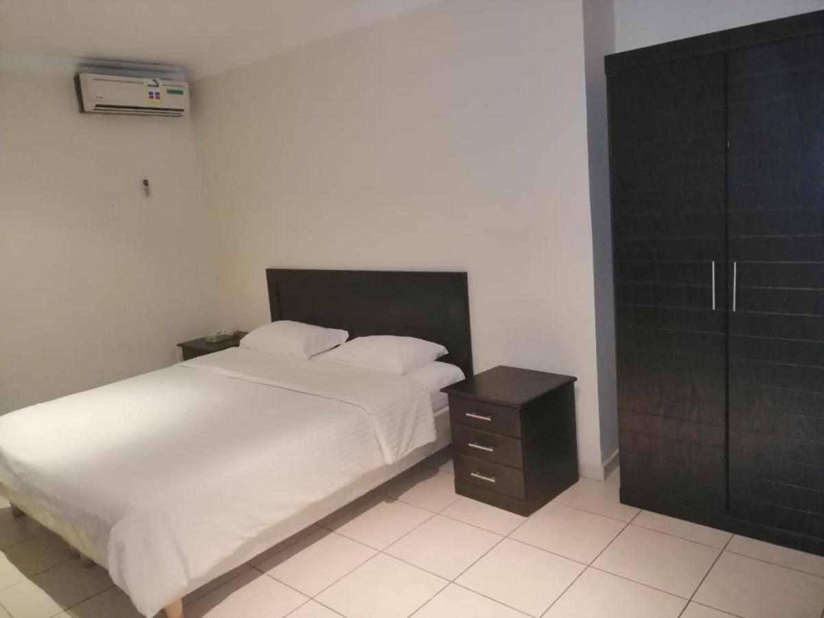 Al Aziziyah Hotel And Suites คามิสมูชาอิท ภายนอก รูปภาพ