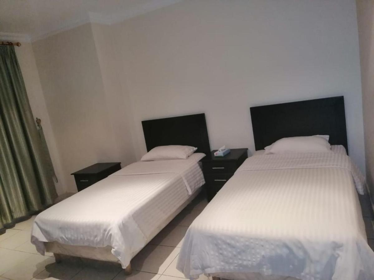 Al Aziziyah Hotel And Suites คามิสมูชาอิท ภายนอก รูปภาพ