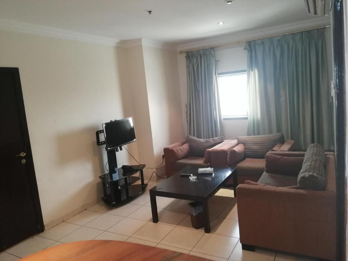 Al Aziziyah Hotel And Suites คามิสมูชาอิท ภายนอก รูปภาพ