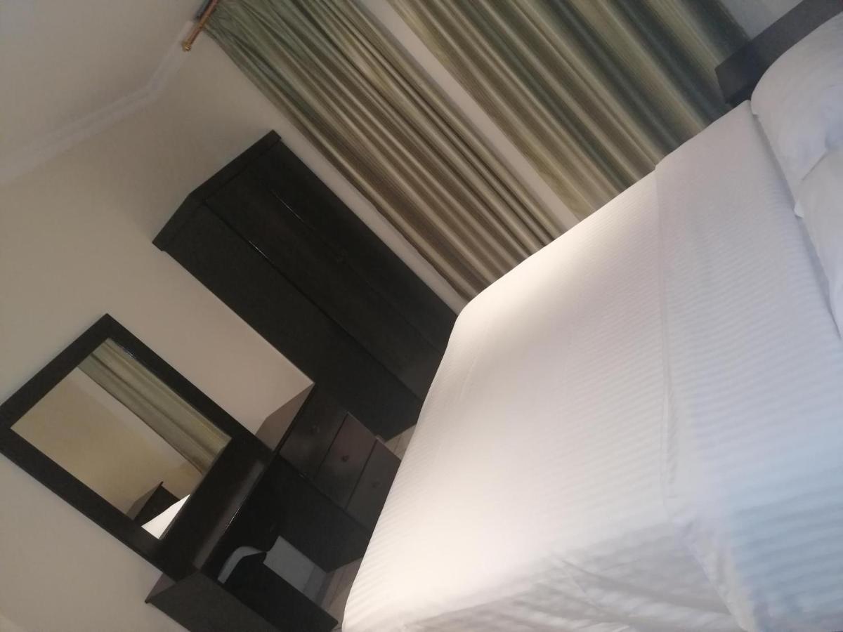 Al Aziziyah Hotel And Suites คามิสมูชาอิท ภายนอก รูปภาพ